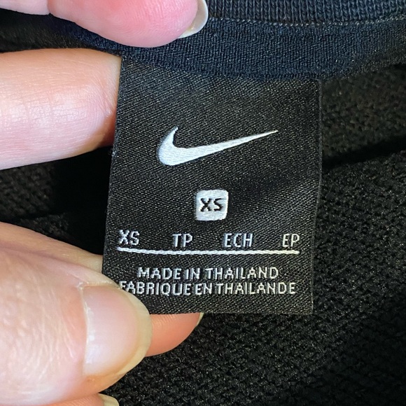 Nike Cropped Black Sweatshirt with Center Terrycloth Swoosh Detail Size XS - Picture 3 of 4